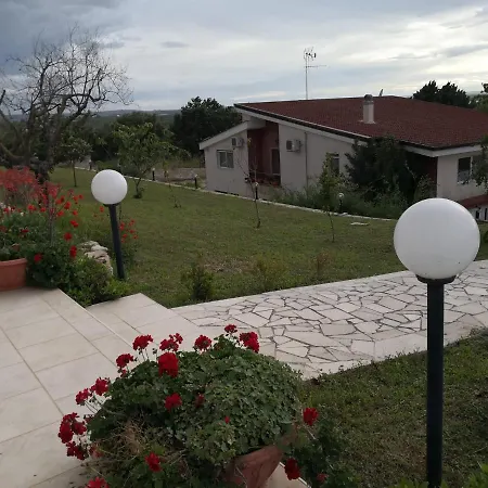 Lena Bed & Breakfast *