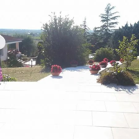 Oda ve Kahvaltı Lena Turi